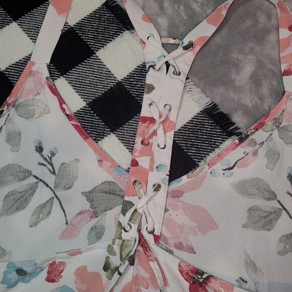 2X | Forever 21 | Floral Crisscross-Back Cami Top - Picture 4 of 6